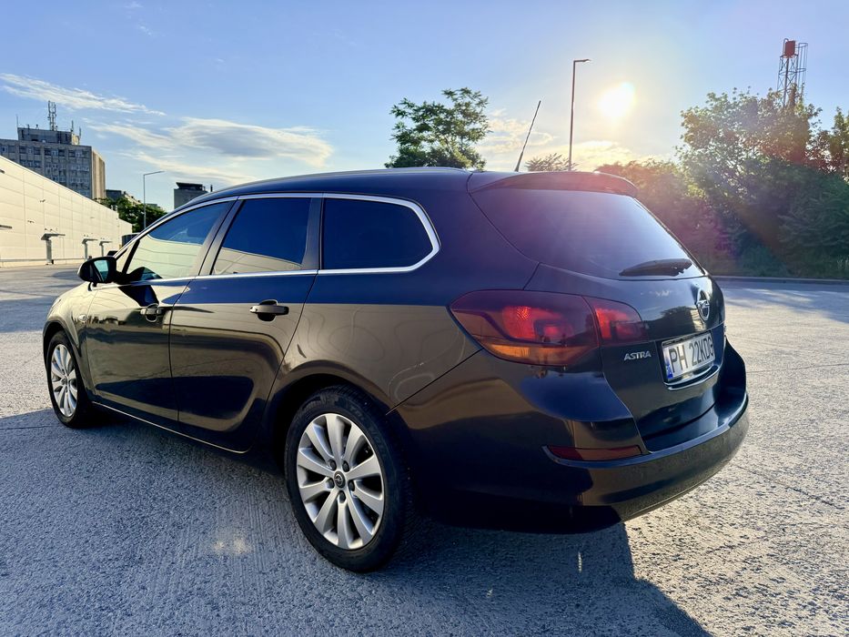 Vând Opel Astra J Sports Tourer