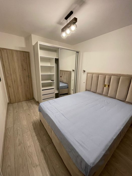 Inchiriez  Garsoniera tip studio Aparatori patriei