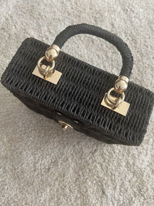 Ратанова чанта със златисти детайли