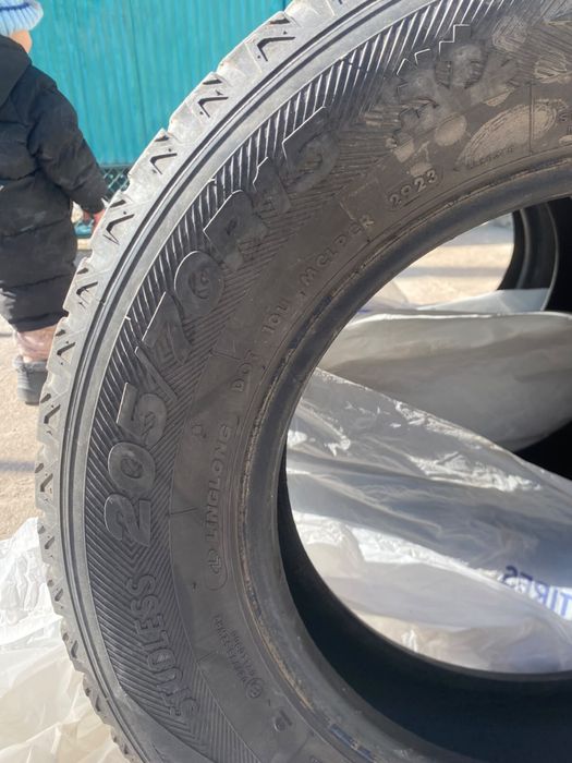 Продам зимние шины 215/70/15