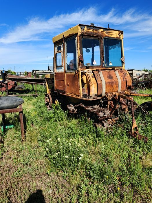 Продам дт 75 две единицы один на разбор