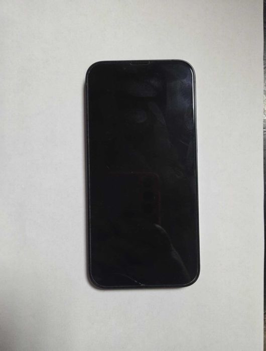 Продавам iPhone 13