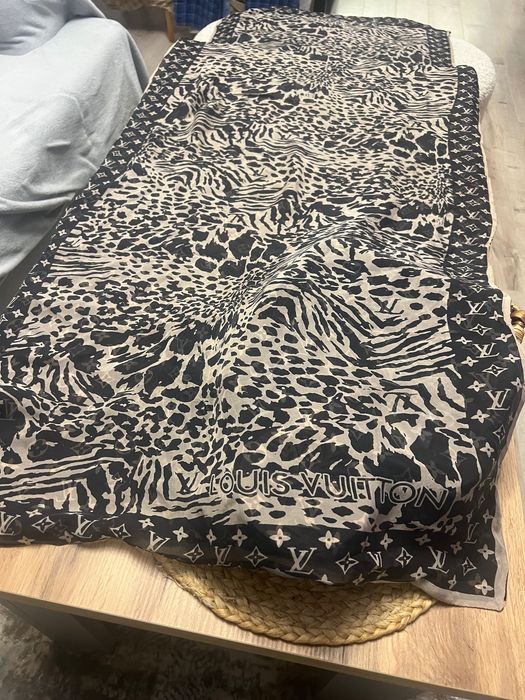 Louis Vuitton дамски шал тип (stole) оригинален