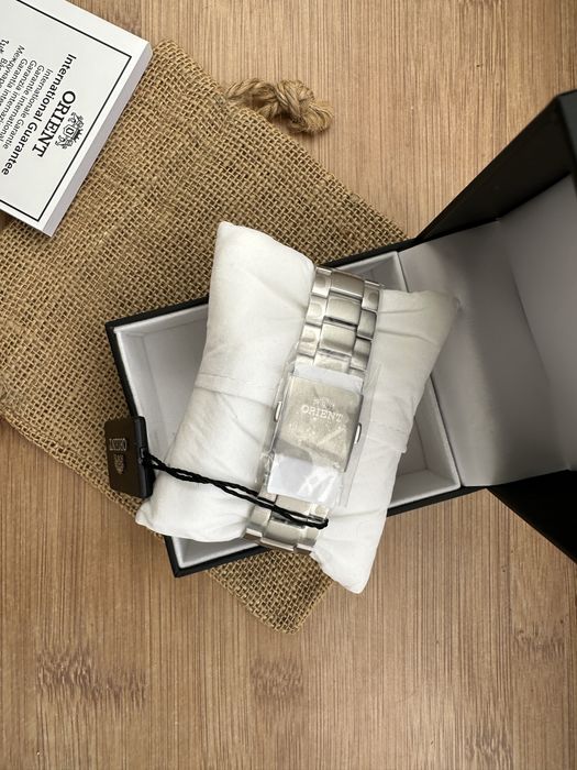 Ceas Orient Contemporary Red Dial Open Heart RA-AR0010R10B