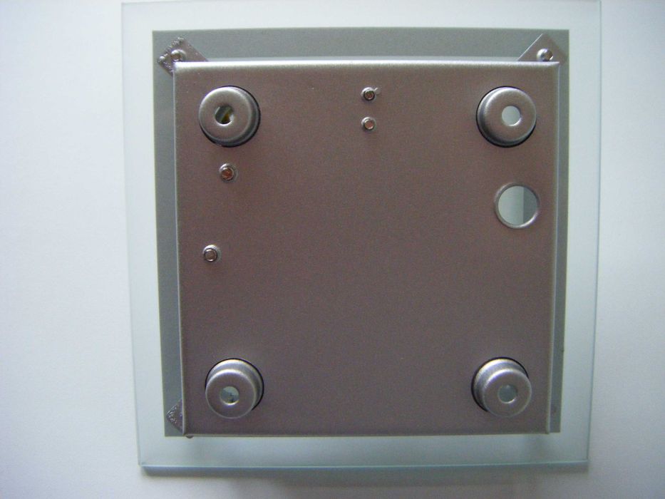 Еденичен спот ESTO