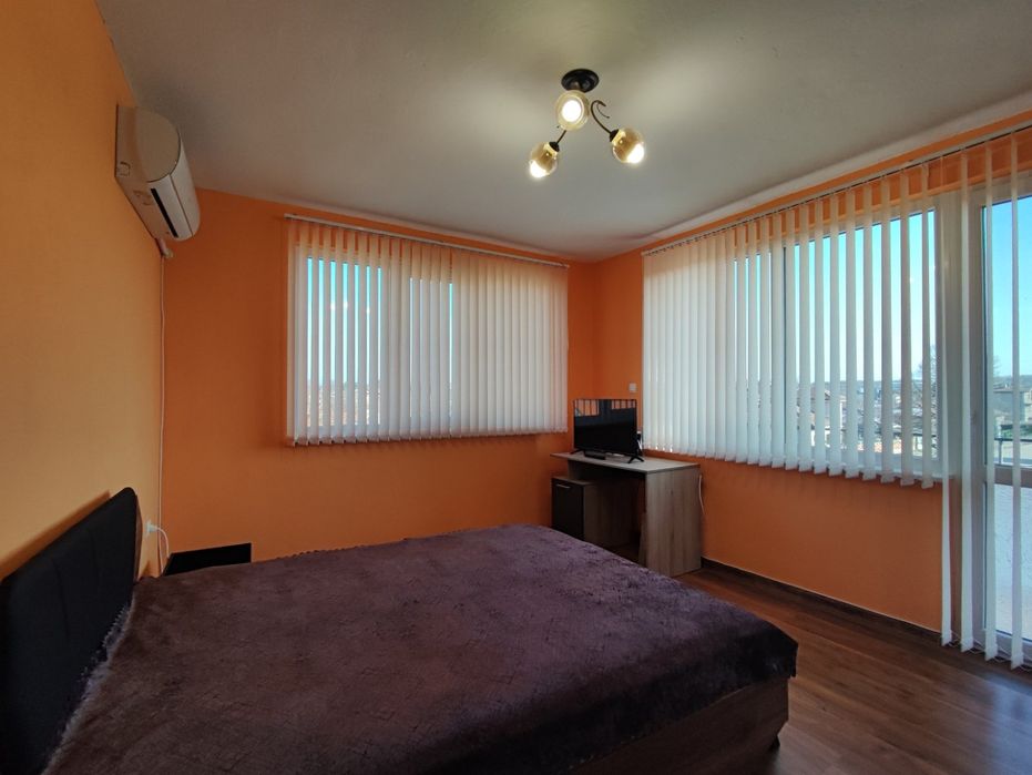 Продава се Етаж от къща в Генерал Тошево - 240 кв.м за 202 €/кв.м - Снимка #2