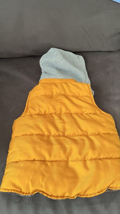Vesta H&M sau Reserved marimea 86