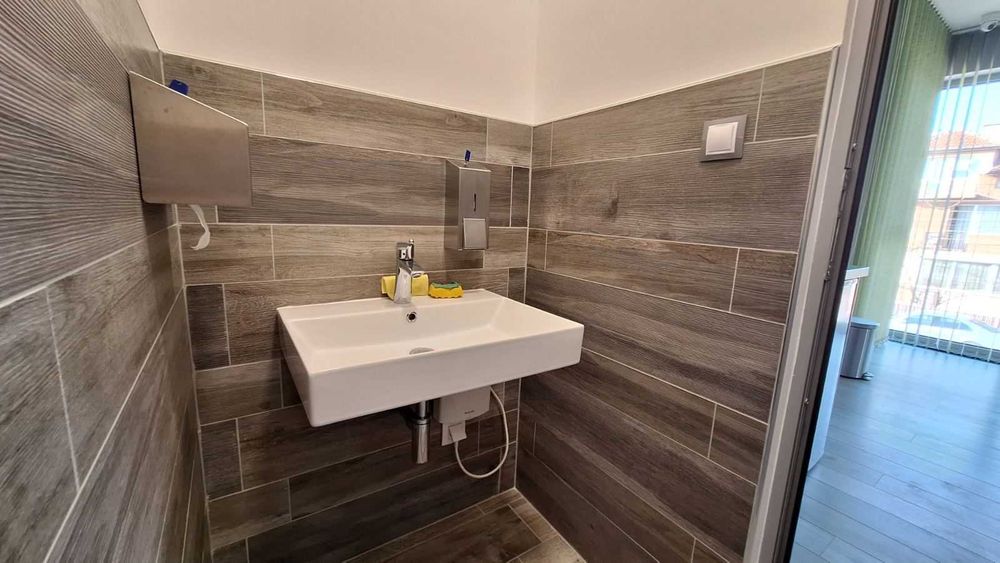 Обзаведен офис под наем