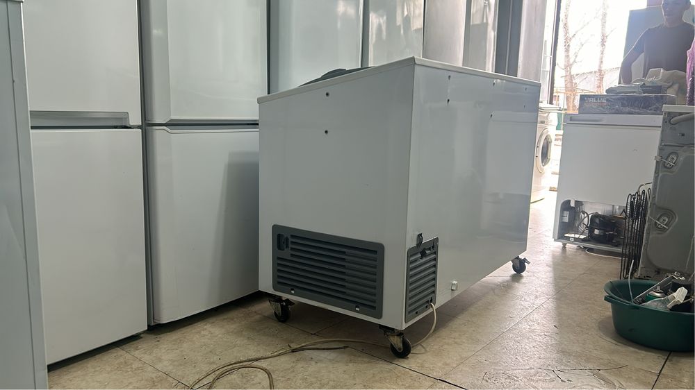 Морозильник для магазина