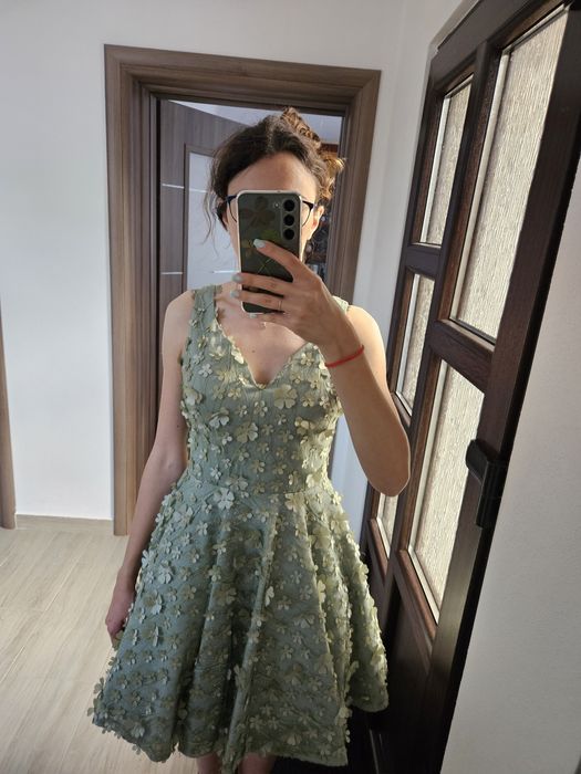 Rochie verde mentă Xs cu flori în relief