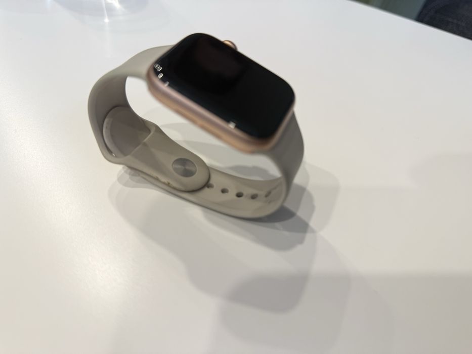 I Watch SE 44mm. Aluminium