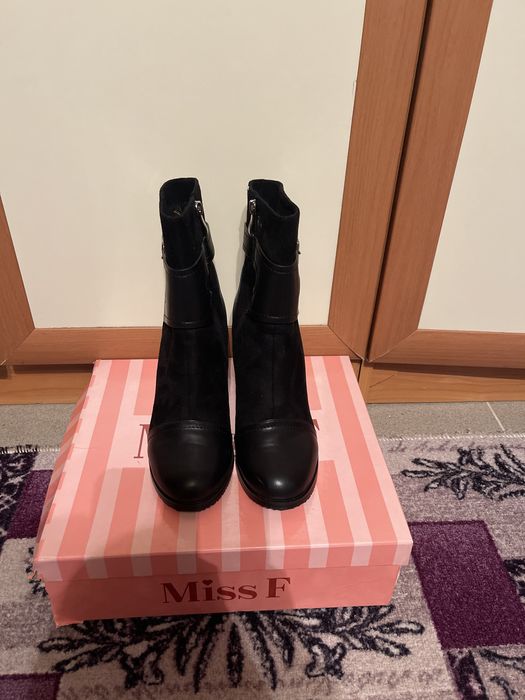 Женские ботинки