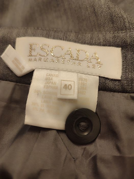 ESCADA Marg Ley 58% Wool -Истинско бижу за ценители