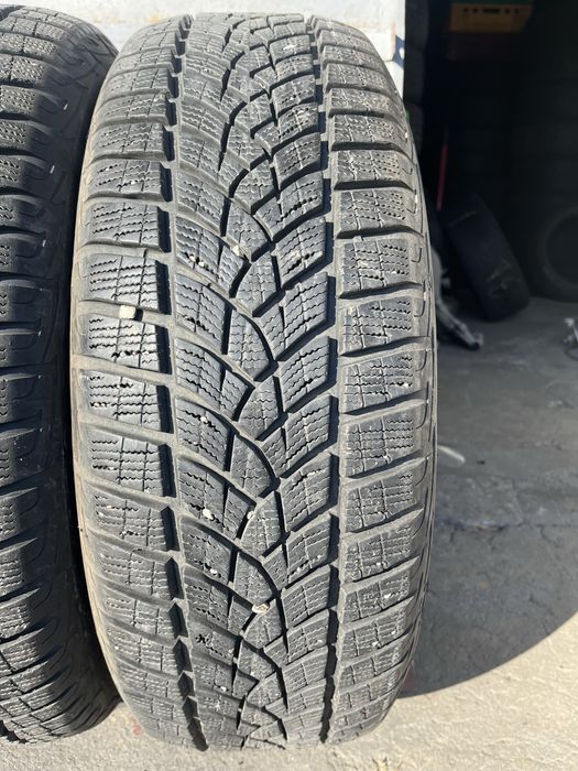 4 бр. зимни гуми 215/65/16 GoodYear 7-7,5 mm DOT 2618