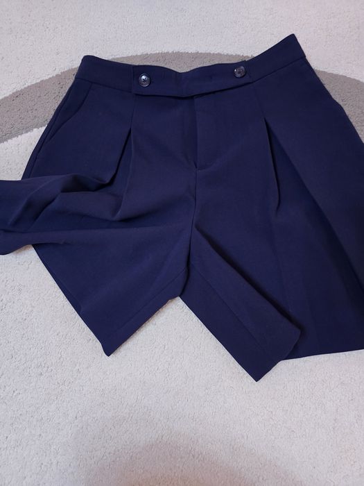 Продавам къси панталони марка Banana Republic