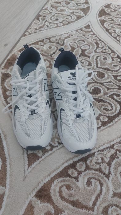 Кроссовки
- *US Men*: 8.5 
- *US Women*