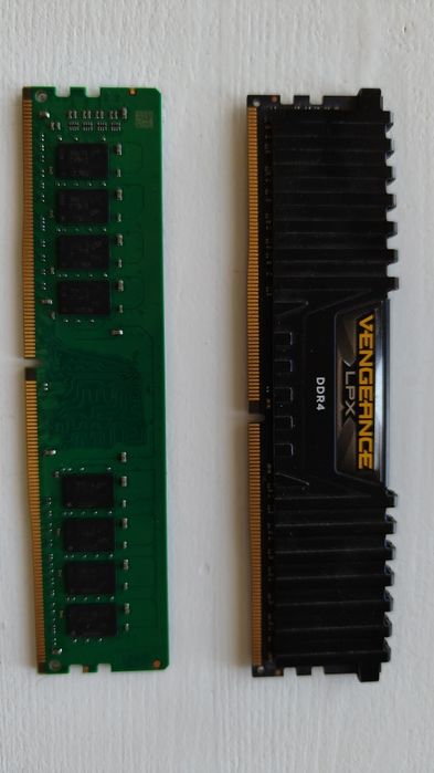 16Gb DDR4 - Crucial 2400Mhz CL 17 - Corsair 2133Mhz CL 13