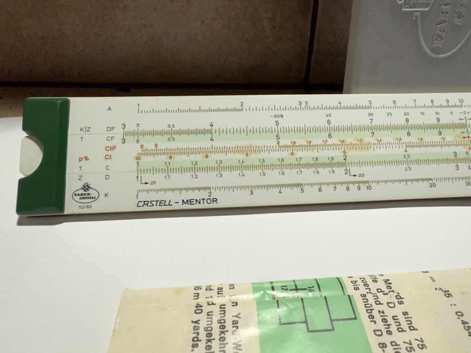 Линия FABER-CASTELL MENTOR 52/80 Rechenstab Fibel