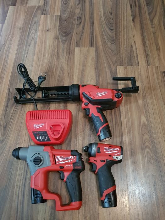 Set Milwaukee impact,rotopercutor si pistol de silicon