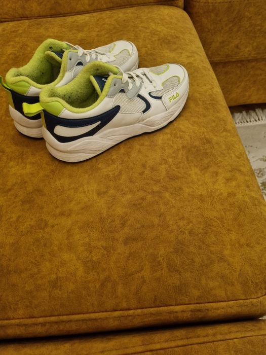 Продам кроссовки Fila
