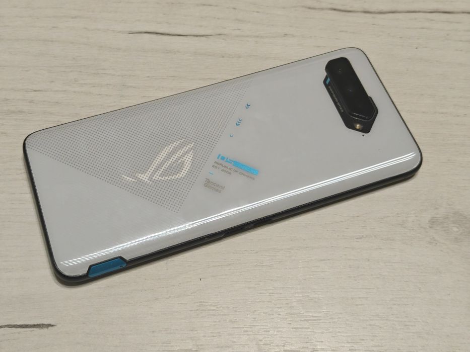 Asus Rog Phone 5 12 GB RAM 256 GB ROM