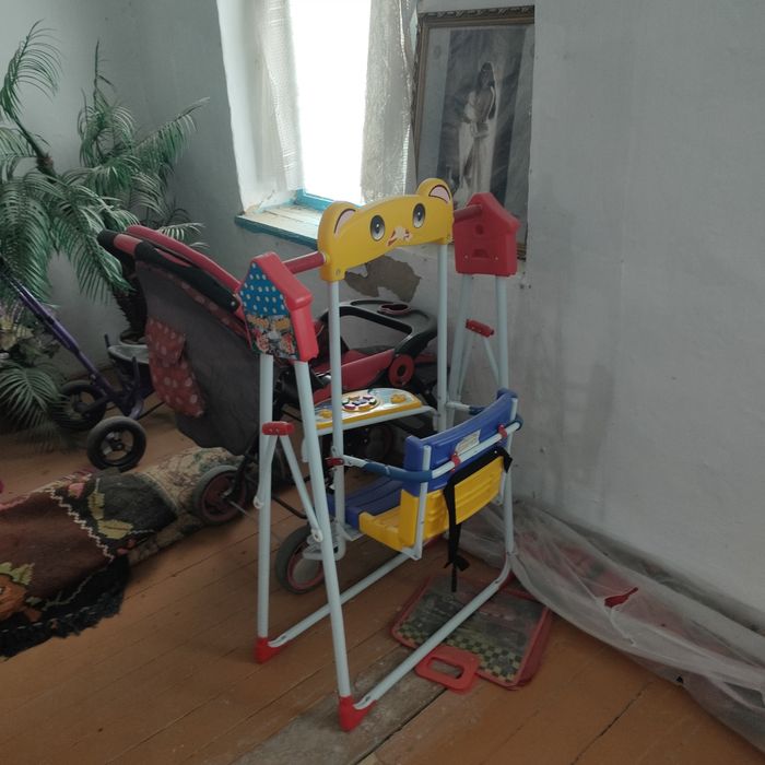 Продам детские качеля и велосипед