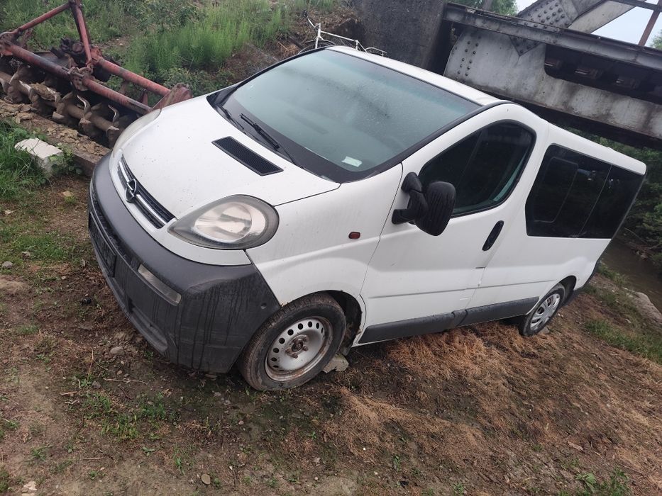 Dezmembrez /Vând Opel vivaro 1.9