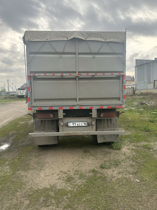 Продам грузаовик в идеальном состояние