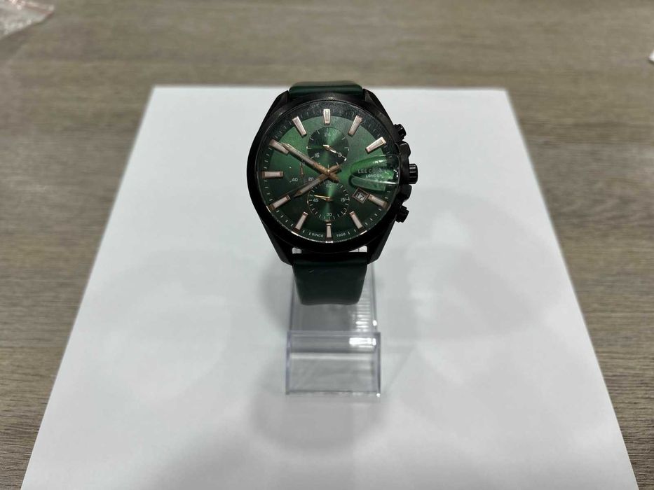 Продава се мъжки часовник Lee Cooper