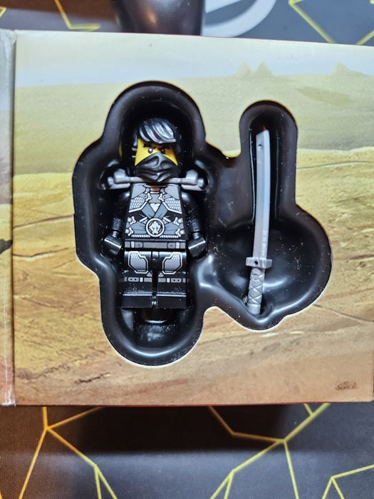 Lego ninjago 5004393 минифигурка cole stone armour
Изпращам със спиди или еконт,