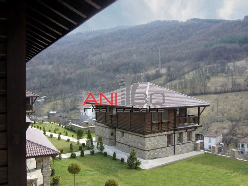 Каменни къщи в област Ловеч, гр. Тетевен, с. Голям Извор, площ 1000 к