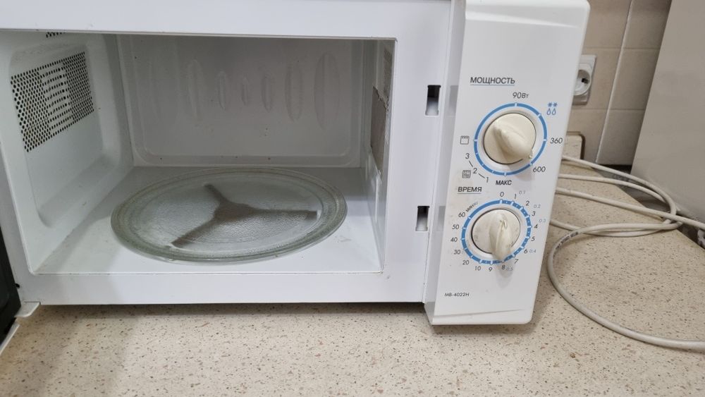 Продам микроволновую печь с грилем