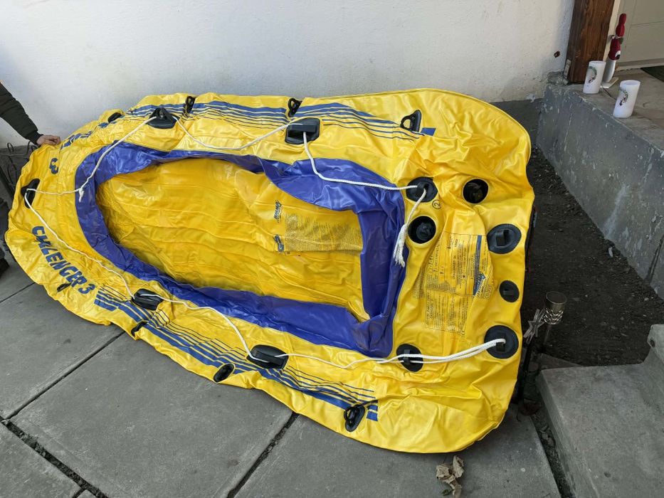 Vând barca conflabila