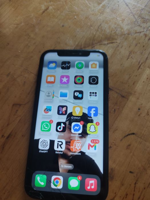 Vând iPhone XR 200 negociabil