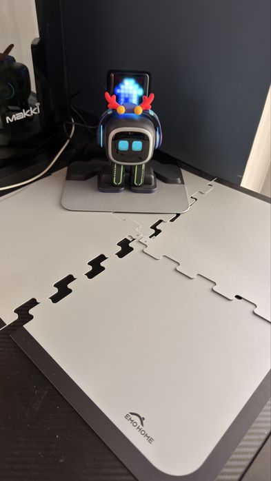 Оригинален Робот Emo Go Home Robot , AI (видео)