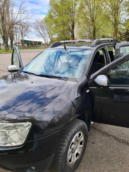 Vând Dacia Duster