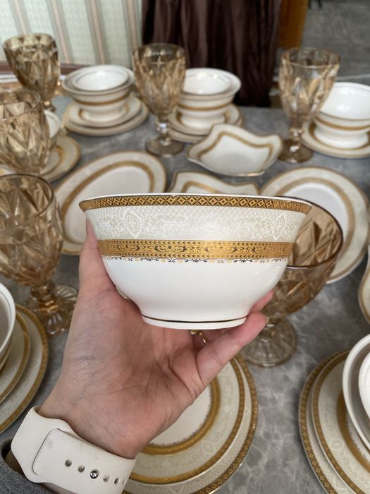 Chinni Posuda 12 personalik +fujer, podnos