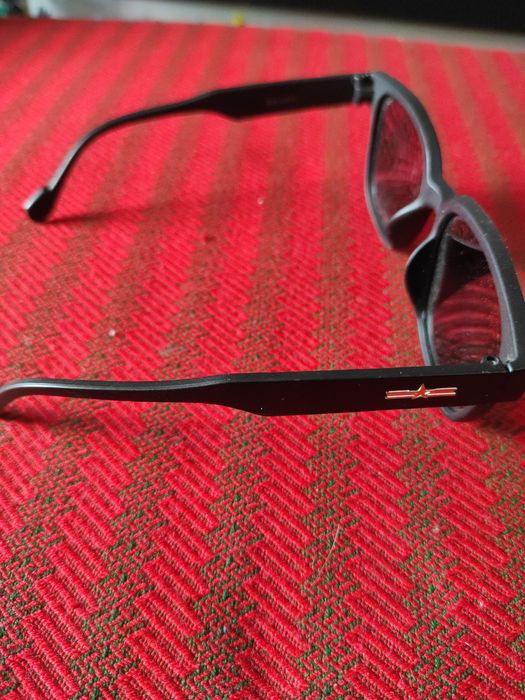 Ochelari de soare, model diferite, lentile cu diferite filtre