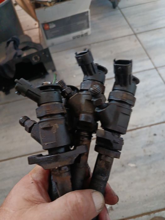 Vînd injectoare Citroen Berlingo