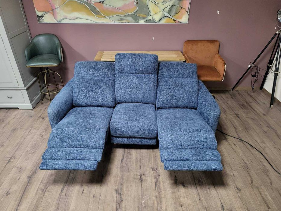 Сив диван от плат тройка с електрически релаксиращ механизъм