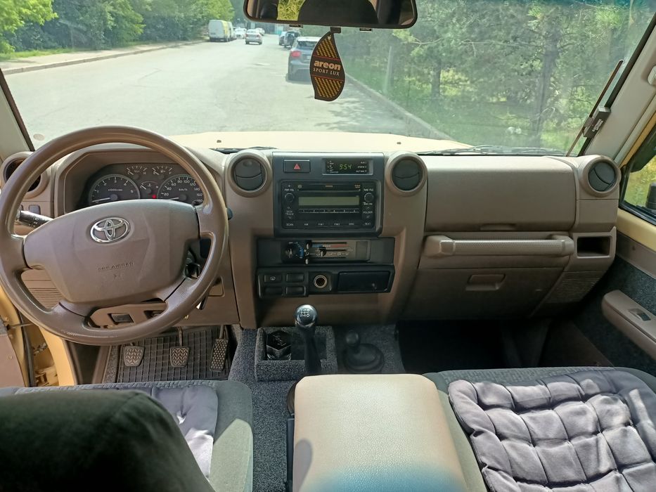 Тойота Ленд Крузер 76