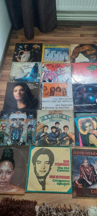 Vând viniluri de colecție
