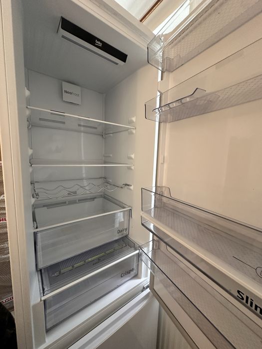 Combina Beko NeoFrost cu dispensor de apa