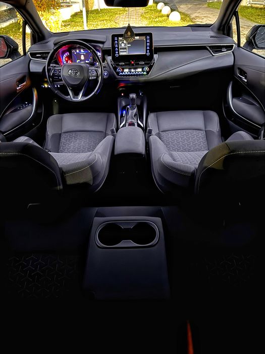 Toyota Corolla 1.8 Hybrid 2022 TVA DEDUCTIBIL Distronic Keyless Camera