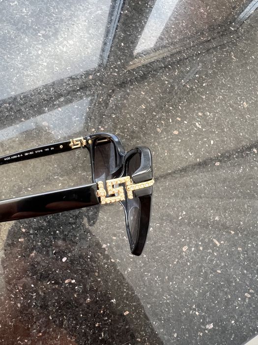 Солнцезащитные очки Versace