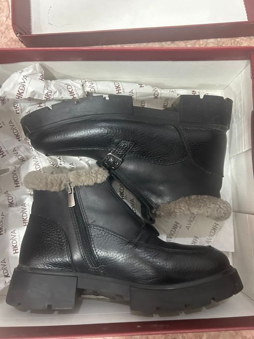 Продам женские ботинки