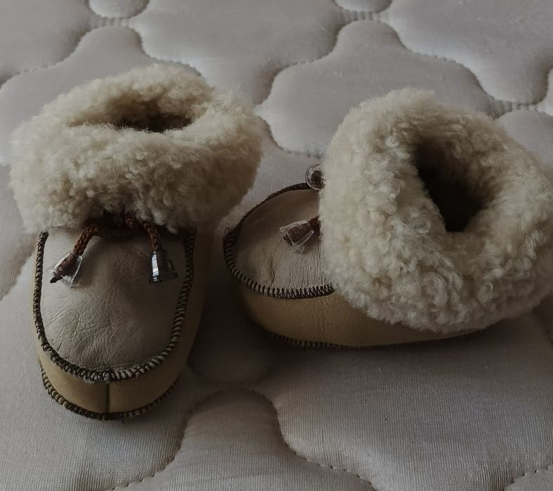 Скидки цен! Пинетки из мягкой кожи на натуральном овчинном меху