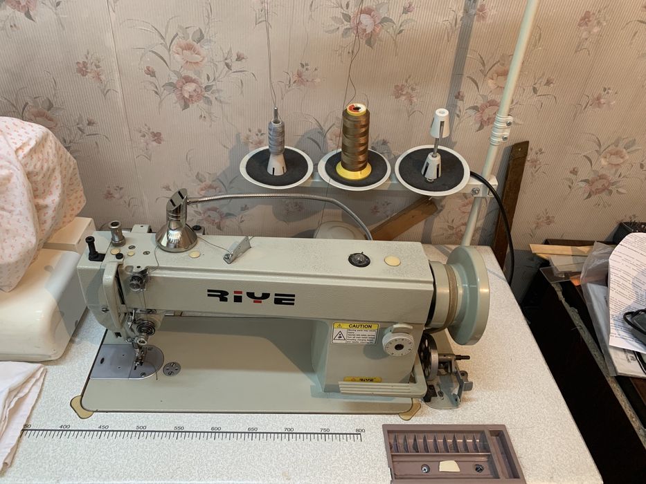 Профессиональная швейная машина