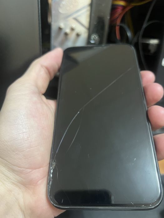 Продам айфон 11