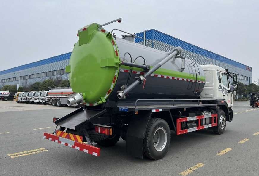 Вакуумная ассенизаторская машина HOWO 12 м³